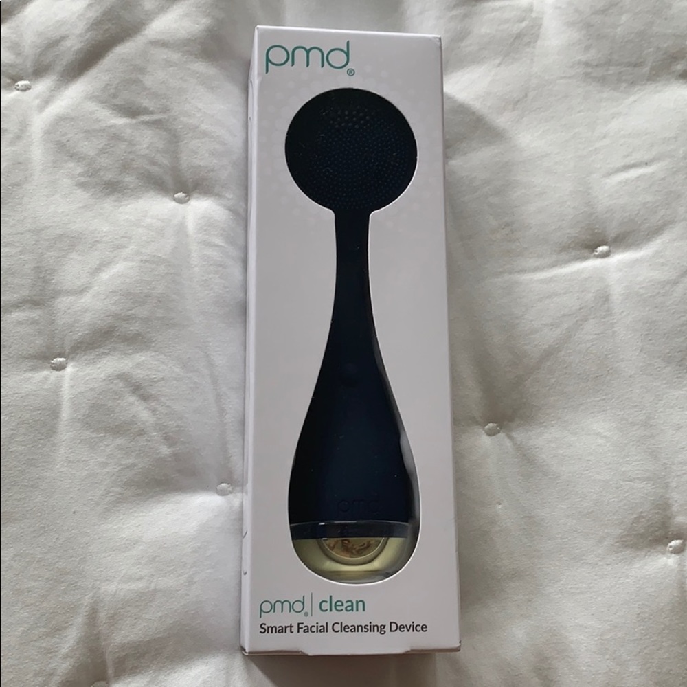 PMD Clean Facial Cleansing Device in Navy Blue